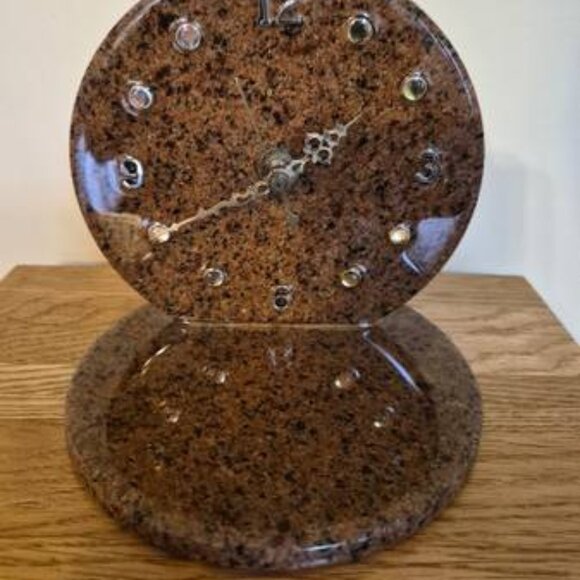 Desk/Table Clock - Picture 2 of 3